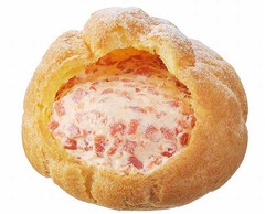 トマト&チーズシュークリーム、コージーコーナーがカゴメとコラボ。