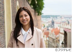 肉塊喰らう“素顔の松下奈緒”、チェコの美味しいオフショットを配信。
