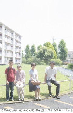 阿部寛が“夢”追うダメな男に、是枝作品で樹木希林＆真木よう子共演。