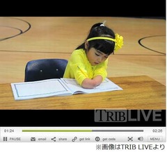 両手のない7歳が書写大会優勝、特別部門での最年少Vに両親も喜ぶ。