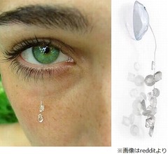 “目にぶら下げる”コンタクト型アクセサリー