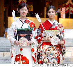 乃木坂46恒例の“乃木神社成人式”、4期生・筒井あやめと5期生・井上和が晴れ着披露