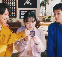 初共演の山田裕貴&山田杏奈が“兄妹役”、神木隆之介出演の「ワンピカードの会」新CM