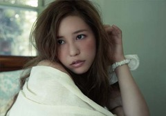 河西智美がキマグレンとコラボ、3rdシングルジャケ写はハワイで撮影。