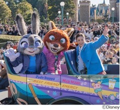 上戸彩、東京ディズニーランドにサプライズ登場「とても幸せな気持ちになりました」
