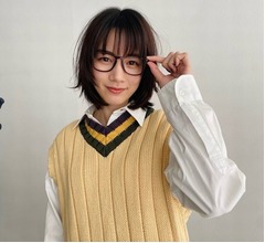 のん「メガネまで全部古着」学生風の古着コーデ姿に反響
