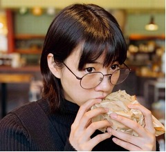 “丸メガネ”のんに反響「めっっっちゃ可愛い！！」「よく似合う」