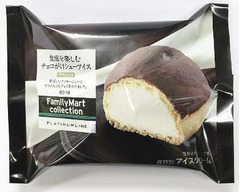ザクッ食感楽しいシューアイス、クッキーシュー×ザラメ入りチョコ。
