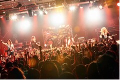 筋肉少女帯史上初のベスト盤、人気曲網羅に加え新曲2曲も収録。