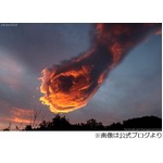 朝焼けの空に現れた“神の手”、気象ブロガー公開の写真に大反響。