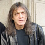 マルコム・ヤングがAC/DC脱退、体調不良での活動休止から復帰せず。