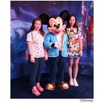 上海ディズニーの“中国らしさ”、中華風衣装のミッキーと写真撮影も。