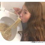 「便器内のラーメン食べる」写真で炎上