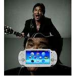 黒い松崎しげる“白Vita”強調、新色「クリスタル・ホワイト」登場。