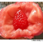 トマトの中から“イチゴ”がひょっこり
