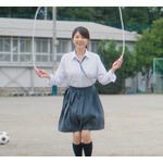 「57歳です」飯島直子、“数十年ぶり”制服姿も完璧な着こなし
