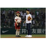 星蘭ちゃんが巨人打線に対峙、“ベテラン”3年連続始球式の結果は？