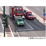 消防車の進路塞ぐ車に非難殺到、サイレン鳴り響くもずっと動かず。