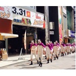 ごっつ“ミラクルエース”出没、DVD-BOX発売記念で30人が新宿を闊歩。