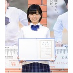 センバツポスターに小芝風花、映画「魔女の宅急便」主演に続く大役。