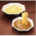 高さ10cm＆2段仕様の「日清ラ王」、“つけ麺”を一部地区限定で発売。