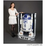 1/1サイズでしゃべる「R2-D2」、バンダイ特殊技術で“半立体”に。