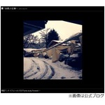 雪で梅宮アンナの車庫が崩壊、屋根支えるパイプがぐにゃりと曲がる。