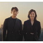 “反町隆史を撮影する松嶋菜々子”夫妻でCM共演、過去の反町の写真も登場