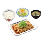 松屋ガーリックチキン今年も、ガツンとにんにく醤油タレ×バター風味。