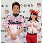 “新人”坂上忍が緊張の始球式、小林星蘭ちゃんは5回目の“ベテラン”。