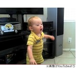 可愛いヘッドバンギング男児、ヘヴィメタにノリノリで踊る動画が話題に。