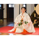 “美少女”吉本実憂が巫女姿に、日枝神社の七五三広報大使に就任。