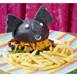 「コアラのマーチ」が黒いハンバーガーに