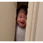 おばたのお兄さん、可愛い“覗き魔”の動画公開「トイレに入っていたら…」