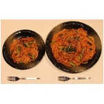 麺重量1.4kg“ギガ”焼きスパ、もちもちした食感の極太麺をたっぷり。