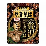 “ペヤング一贅沢”800円のカップやきそば「本物の松茸」松茸の旨味が口いっぱいに