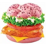 かわいいピンクの斬新バーガー、バラの風味がする海外ケンタの新作。