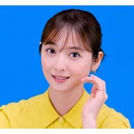 佐々木希とスギちゃんがCM共演、“5人のミニスギちゃん”が歌って踊る