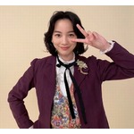 のん、主演映画「私にふさわしいホテル」ポスタービジュアル撮影時のオフショットに反響