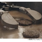 ハンバーガー作るロボット、実際の店舗に導入