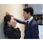 小田急百貨店が“壁ドン”福袋、女性との距離接近に備えた男性向け。