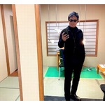 高橋克典が還暦に、全身ブラックコーデの“60歳初ショット”披露