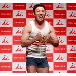 なかやまきんに君、井村屋の肉まん・あんまん発売60周年“お祝いの新作ギャグ”披露