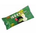 チロル宇治抹茶もちがアイスに、“もちグミ”イメージした餅ソース。