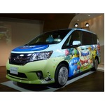 “スライムカー”があらわれた、車体の至るところに40匹をデザイン。