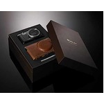 「EXILIM」10周年で記念モデル、クラシックカメラ彷彿させるデザイン。