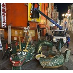 「金龍ラーメン」の龍が“バラバラ”に…立体看板の撤去工事を実施