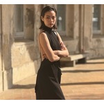 のん“黒のロングドレス”着こなす姿に反響「別格の美女」「美し過ぎる」、ミラノで撮影