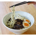 新感覚の“ほうじ茶×ラーメン”