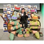 山里“亀似”理由で仕事ゲット、「ミュータント タートルズ」を応援。